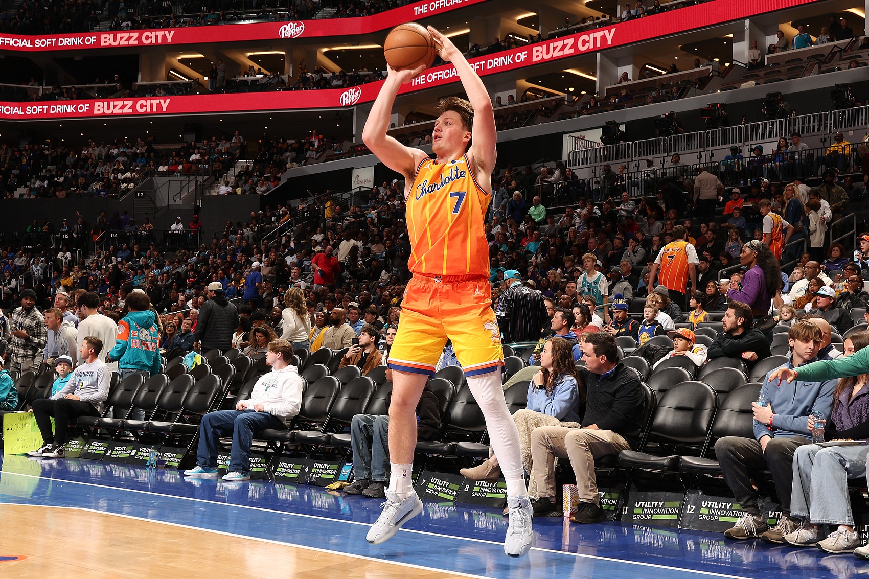 开云体育app官网-未来可期！克尼佩尔生涯前46场命中150+三分 NBA历史最快